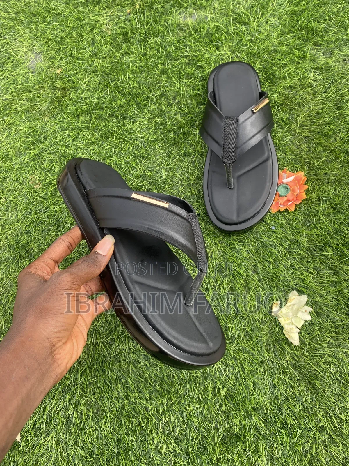Footwear/Slides