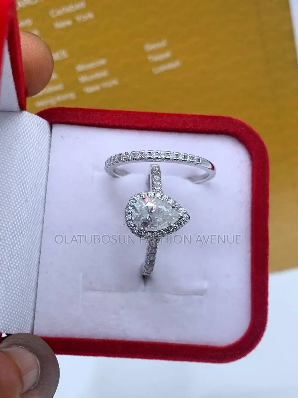 VVS Moissanite Diamond Ring