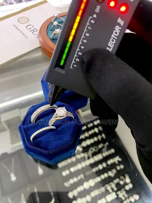 VVS Moissanite Diamond Ring