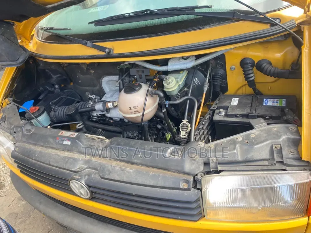 Volkswagen Transporter 2002 Yellow