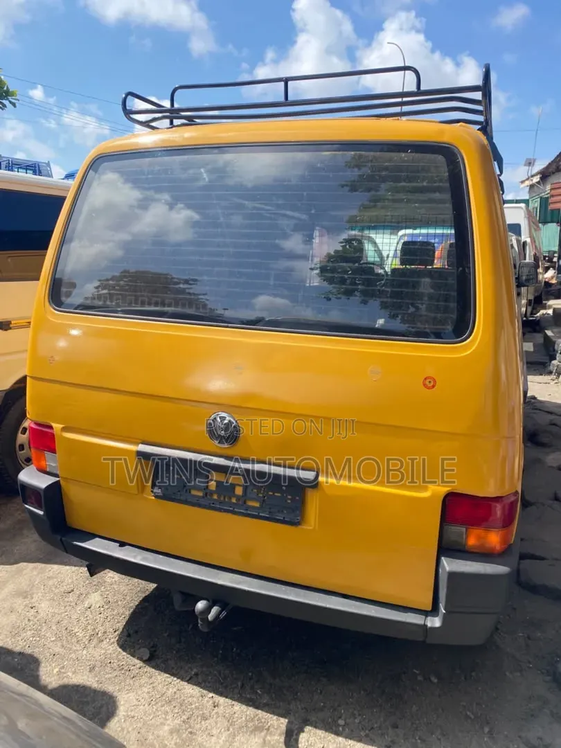 Volkswagen Transporter 2002 Yellow