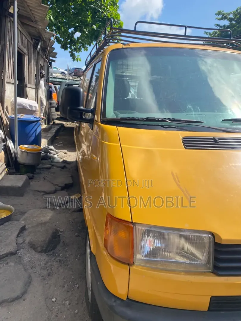 Volkswagen Transporter 2002 Yellow
