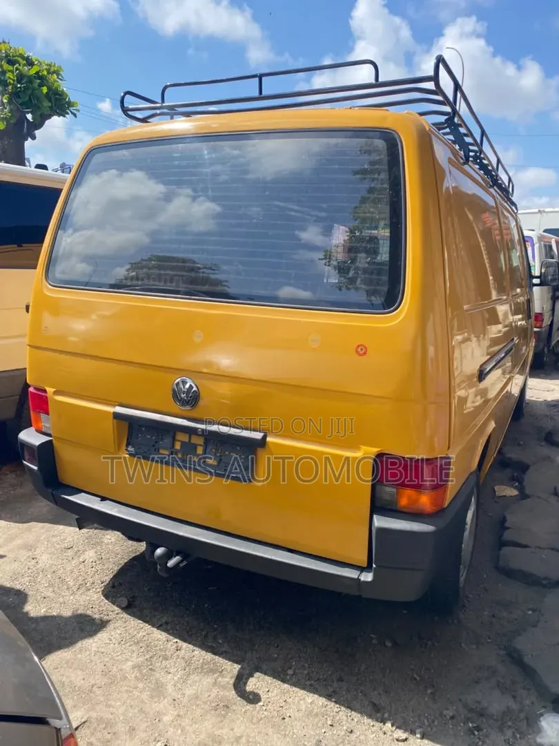 Volkswagen Transporter 2002 Yellow