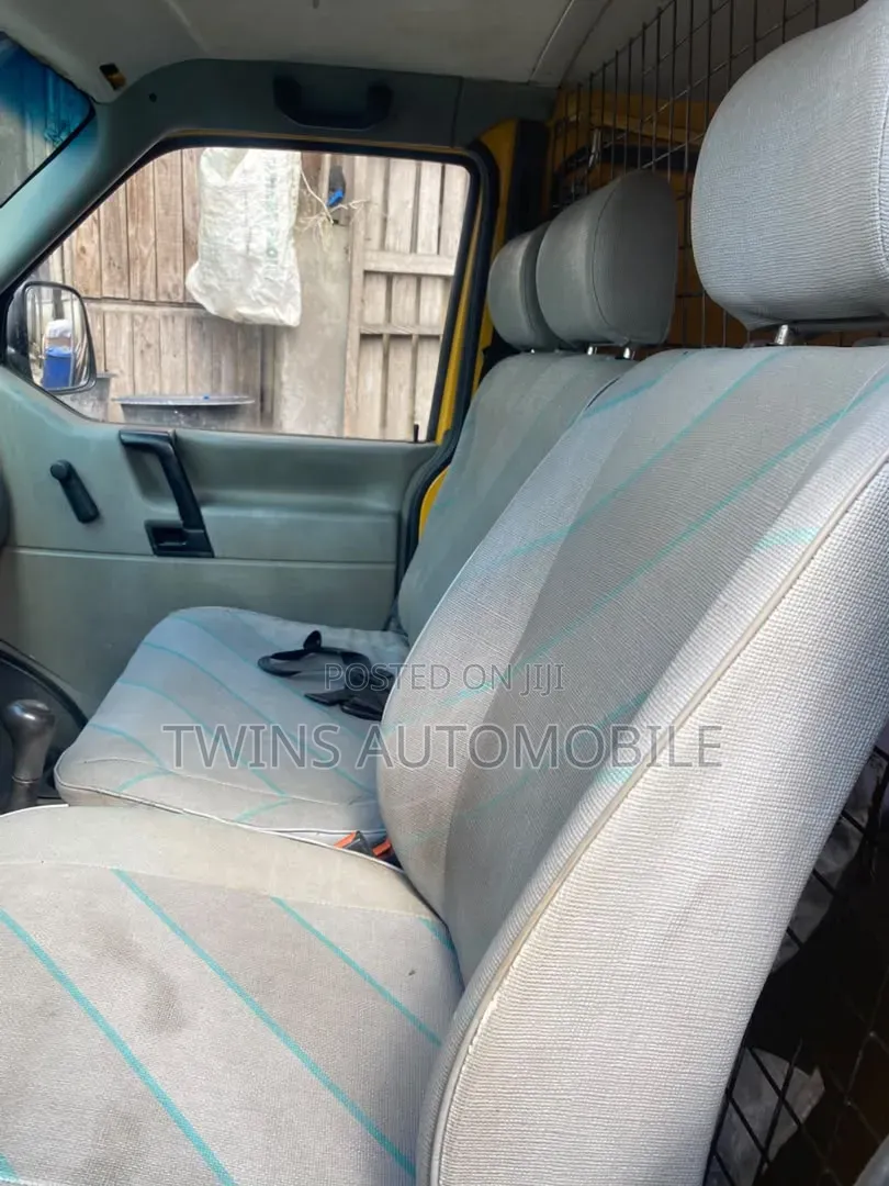 Volkswagen Transporter 2002 Yellow
