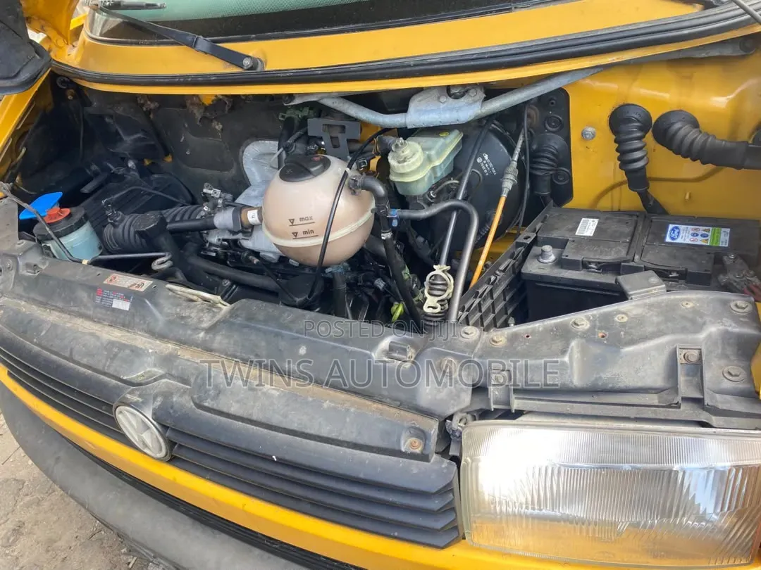 Volkswagen Transporter 2002 Yellow