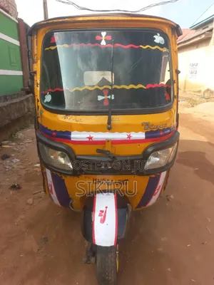 TVS HLX 125 2023 Yellow