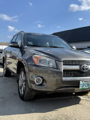 Toyota RAV4 2011 Silver