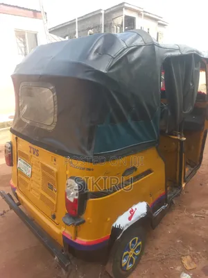 TVS HLX 125 2023 Yellow