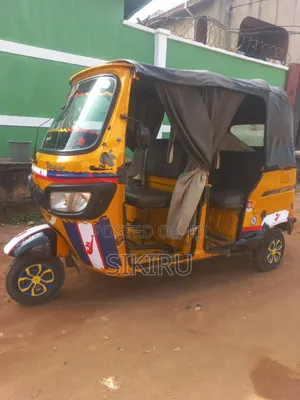 TVS HLX 125 2023 Yellow
