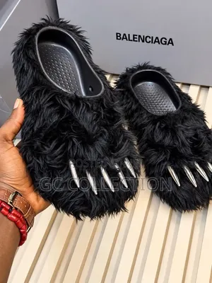 Balenciaga Lion Finger