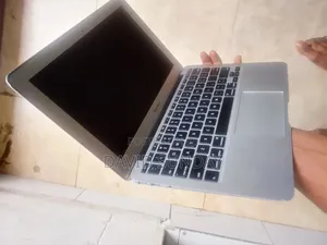 Laptop Apple MacBook Air 2011 2GB Intel Core i5 SSD 60GB