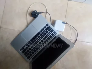 Laptop Apple MacBook Air 2011 2GB Intel Core i5 SSD 60GB