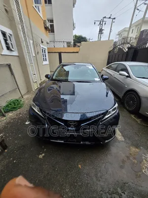Toyota Camry SE Nightshade FWD 2020 Beige