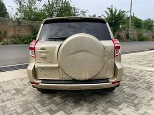 Toyota RAV4 2.5 2011 Gold