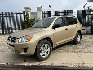 Toyota RAV4 2.5 2011 Gold
