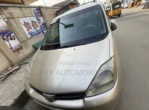 Toyota Sienna 2005 Gold