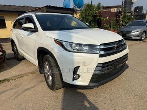 Toyota Highlander XLE 4x4 V6 (3.5L 6cyl 8A) 2017 White