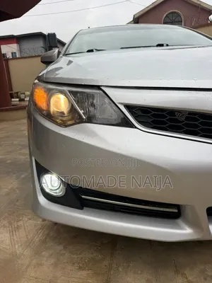 Toyota Camry SE V6 4dr Sedan (3.5L 6cyl 6A) 2013 Silver