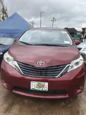 Toyota Sienna LE 7 Passenger 2012