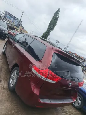 Toyota Sienna LE 7 Passenger 2012