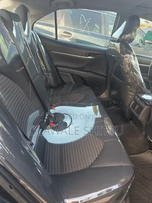 Toyota Camry SE (2.5L 4cyl 8A) 2019