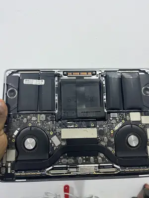 Laptop Apple MacBook Pro 2017 16GB Intel Core i7 SSD 512GB