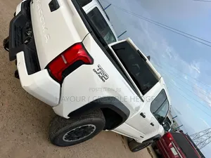 Toyota Tacoma SR5 Double Cab 5' Bed AT 2024 White