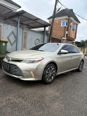 Toyota Avalon XLE FWDSedan (3.6L 6cyl 6A) 2016 Gold