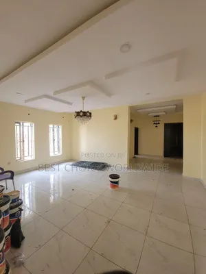 3bdrm Block of Flats in Kolapo Ishola Gra, Akobo for rent