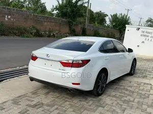 Lexus ES 350 FWD 2013 White