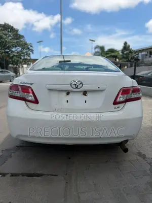 Toyota Camry LE 4dr Sedan (2.5L 4cyl 6AM) 2010 White