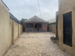 3bdrm Bungalow in Ita Oluwo for sale