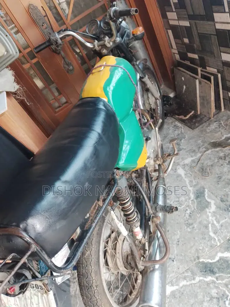 Bajaj Boxer 125 2021