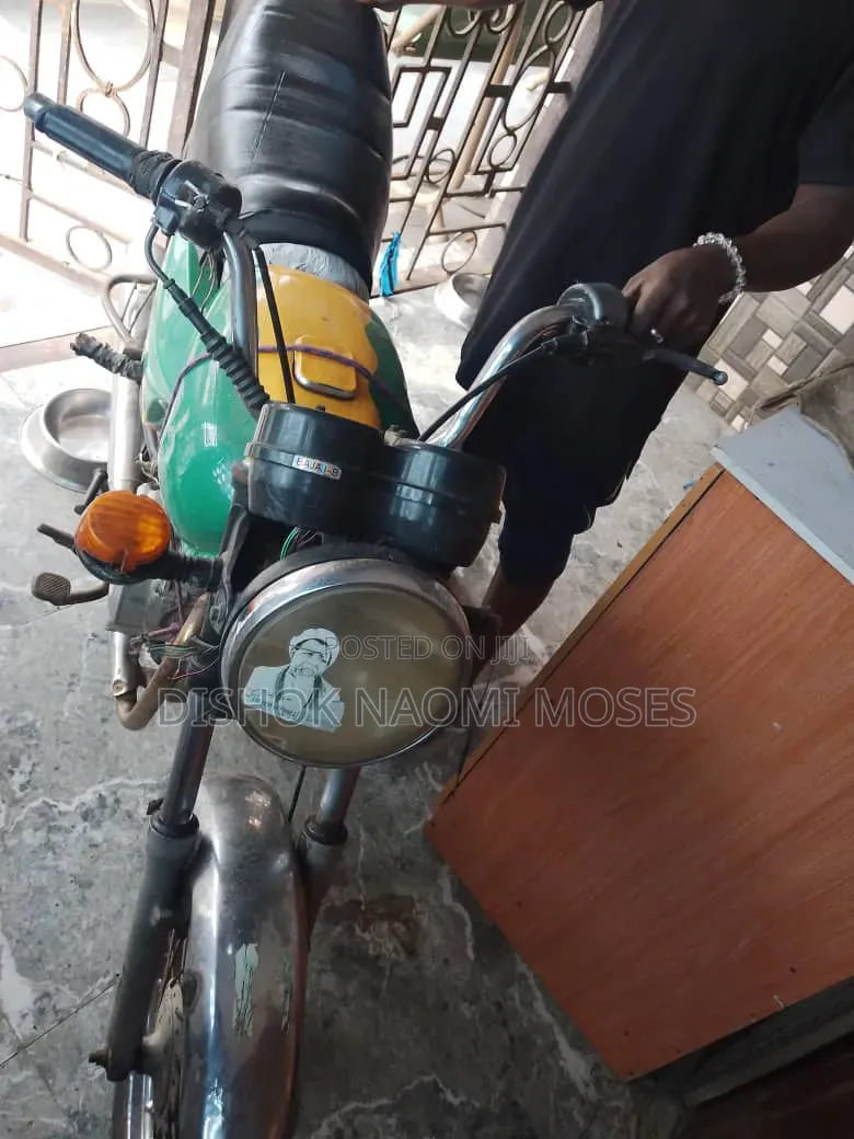 Bajaj Boxer 125 2021