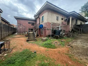 Land Measuring 500sqm With a Demolishable Structure on It, in a Lov