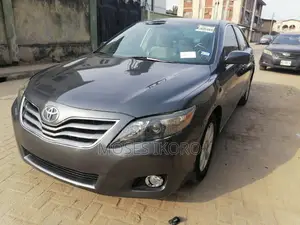 Toyota Camry LE 4dr Sedan (2.5L 4cyl 6A) 2011 Gray