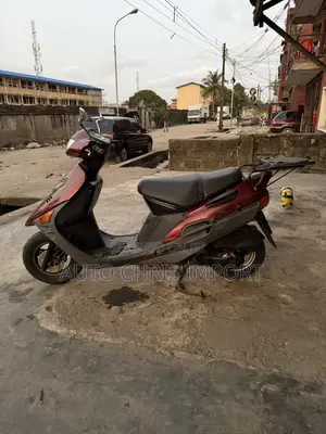 Suzuki 2007 Red