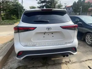 Toyota Highlander XSE AWD 2023 White