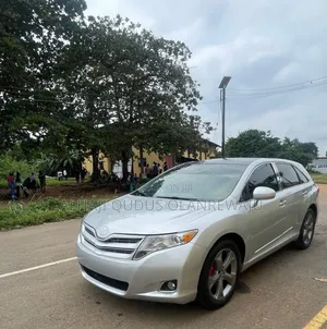 Toyota Venza AWD 2010 Silver