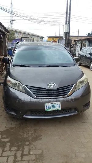 Toyota Sienna LE 7 Passenger 2010 Gray