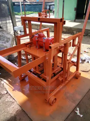 Automated Concrete Block Moulding Machine