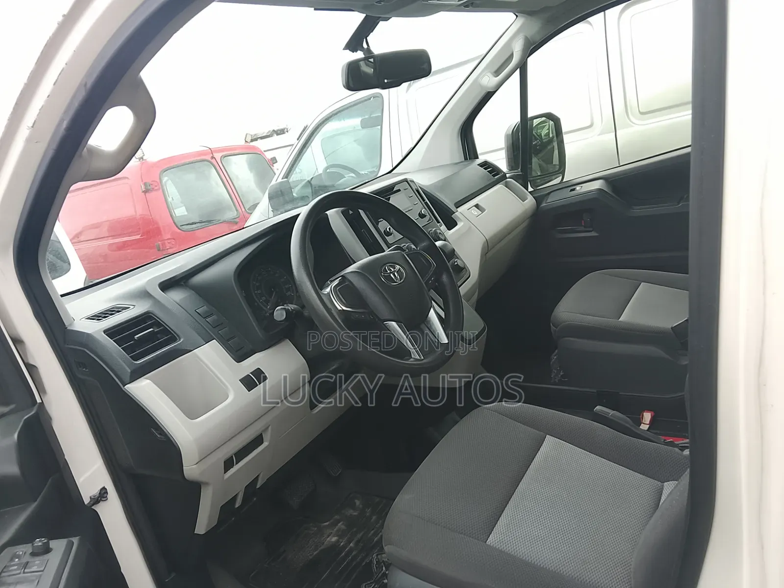 Toyota HiAce 2021 White