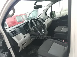 Toyota HiAce 2021 White