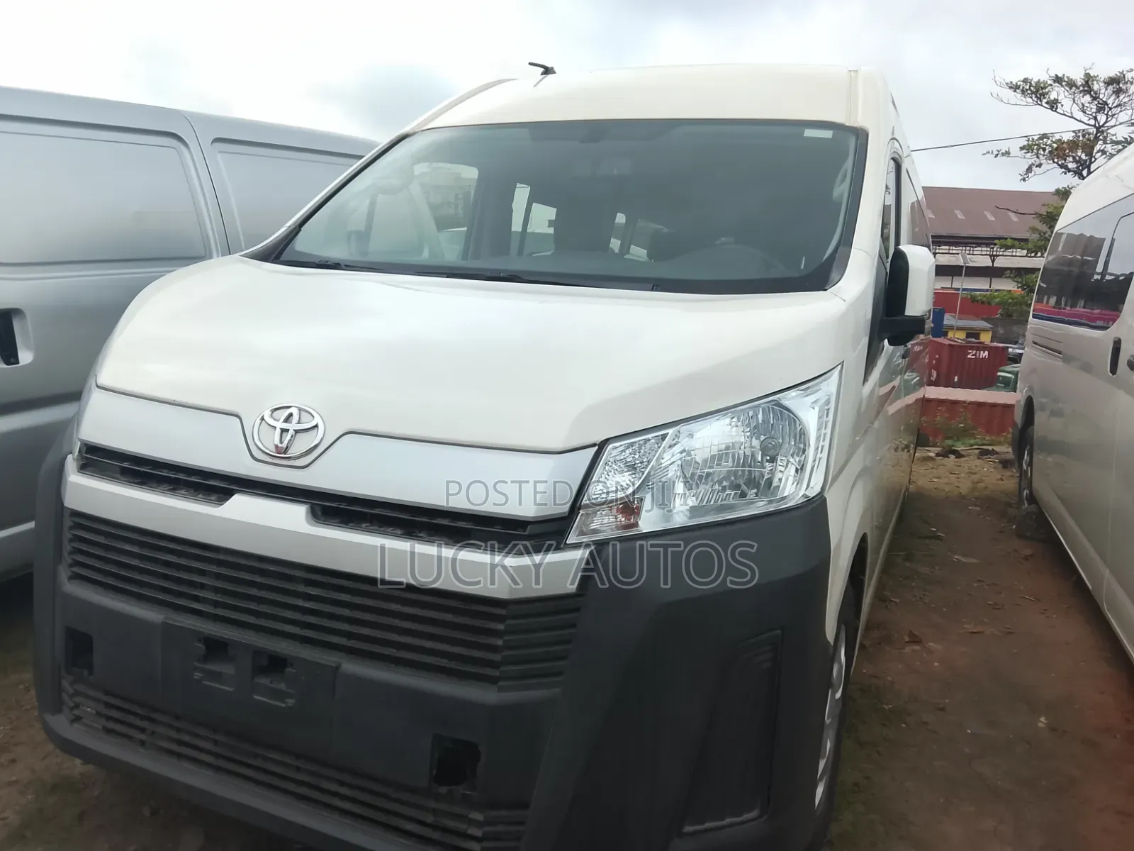 Toyota HiAce 2021 White