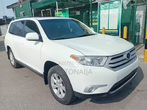 Toyota Highlander 3.5L 4WD 2013 White