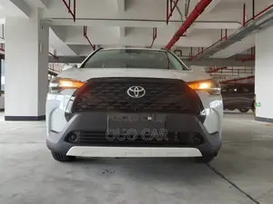 Toyota Corolla Cross LE 2WD 2024 White