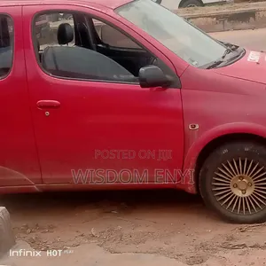Toyota Yaris 1.5 2000 Red