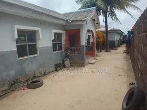 5bdrm Bungalow in Magbon, Badagry / Badagry for sale