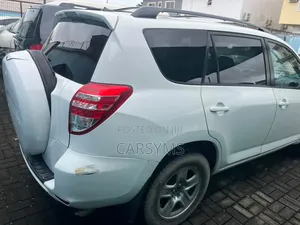Toyota RAV4 2010 White