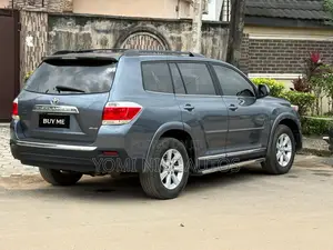 Toyota Highlander SE 2012 Gray